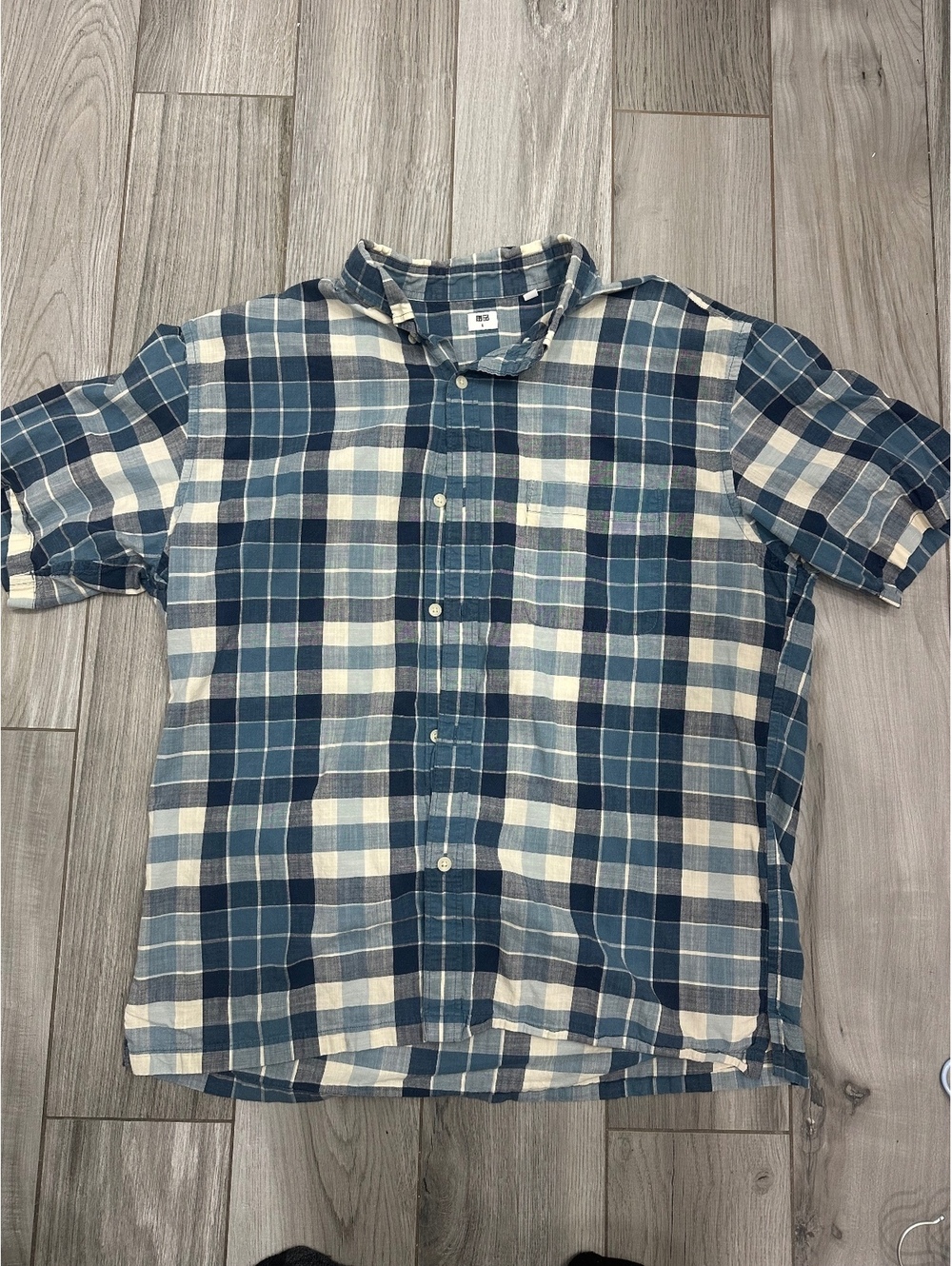 Uniqlo Men's Blue and White Plaid Short Sleeve Button-Up Shirt Size L